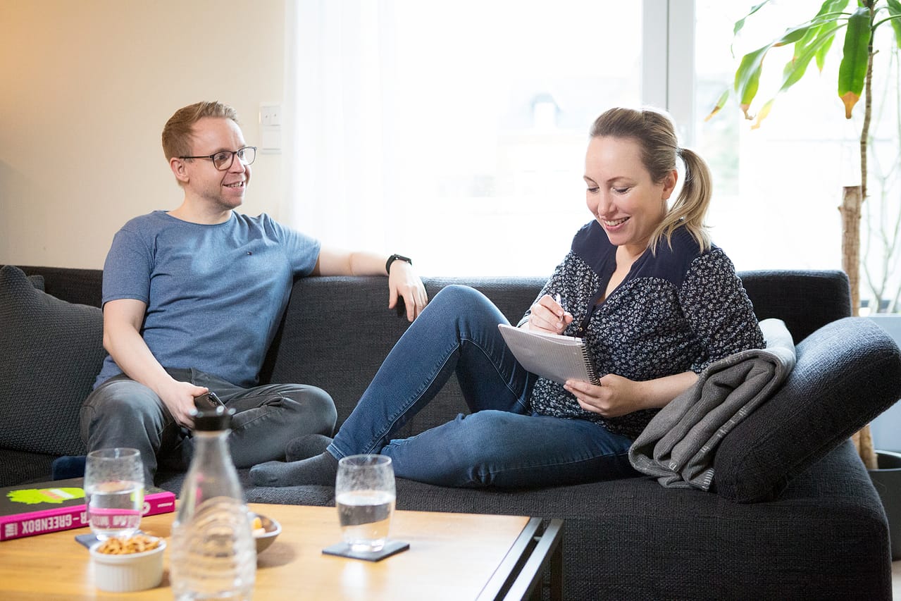 Ina und Florian planen die naechsten Tage gemeinsam