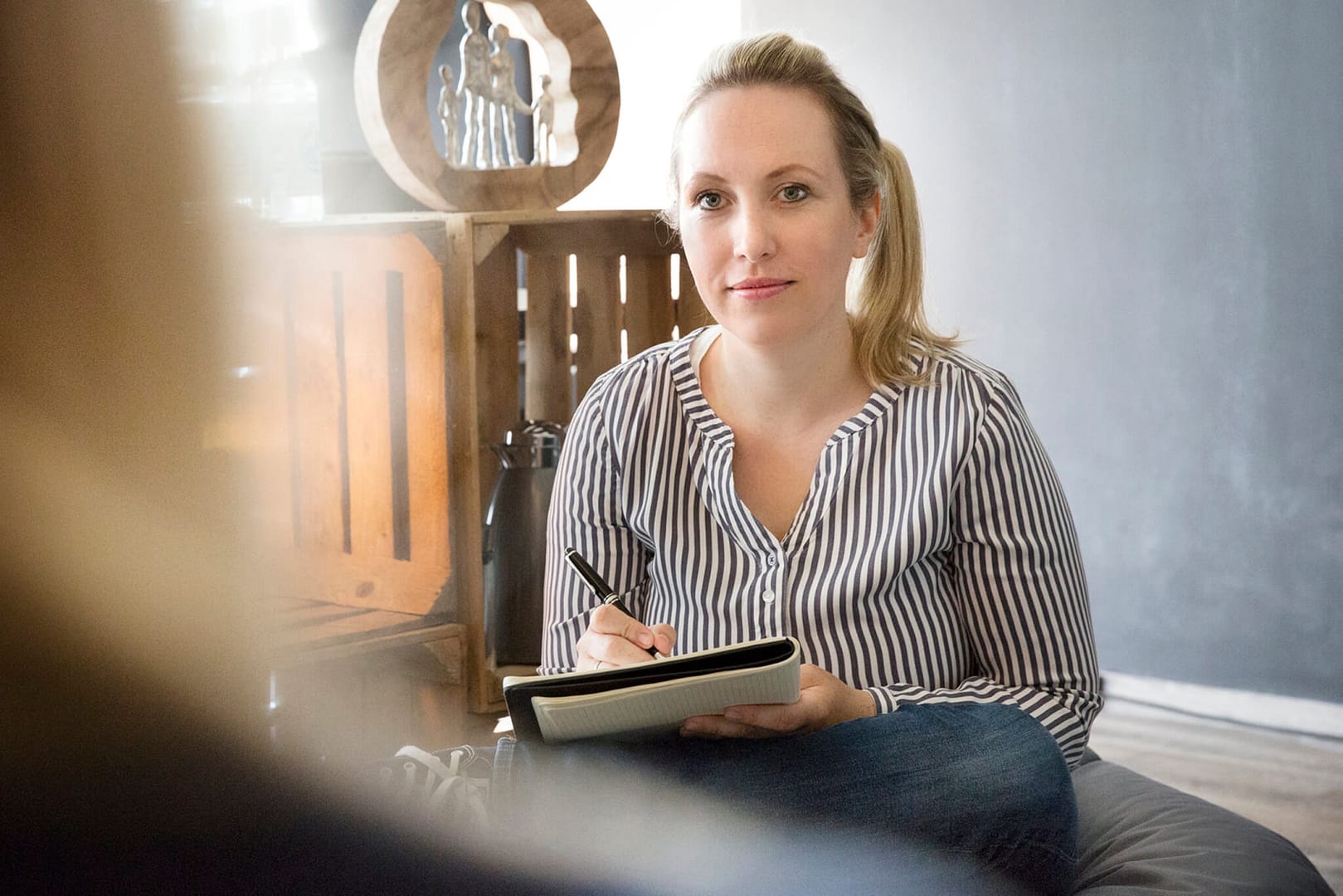 Ina bei einer Paartherapie.