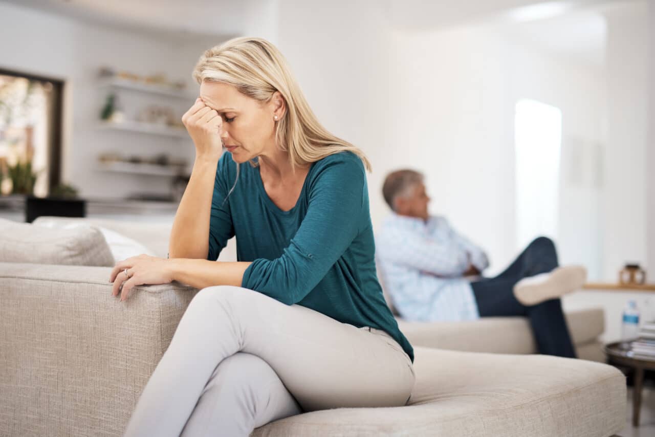 “Mein Partner kritisiert mich ständig” - Wirksame Tipps zum Umgang mit Kritik in der Beziehung 2 adobestock 599551145