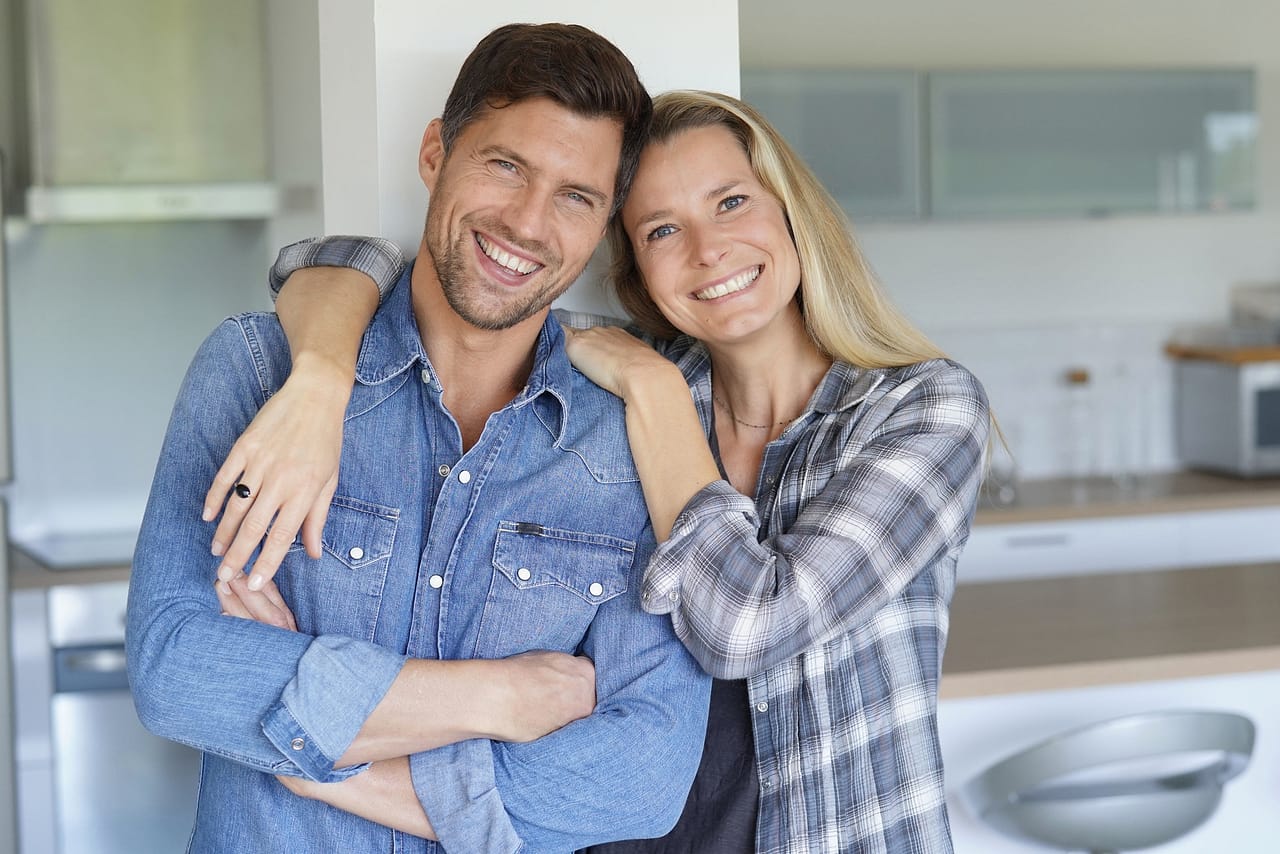 Empty-Nest-Syndrom: So stärkt ihr eure Beziehung, wenn die Kinder ausziehen 6 Paar im eigenen zu Hause.
